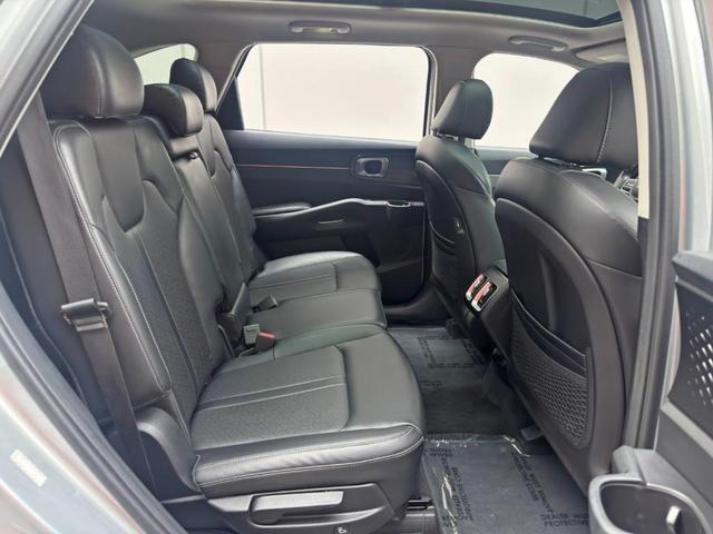 Photo of 2022 Sparkling Silver Kia Sorento