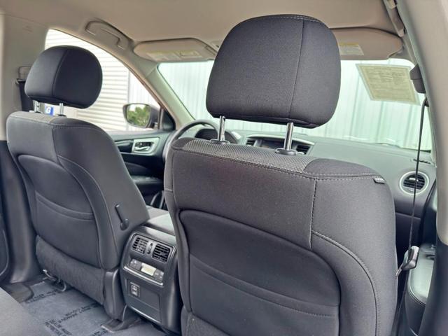 Photo of 2018 Scarlet Ember Nissan Pathfinder