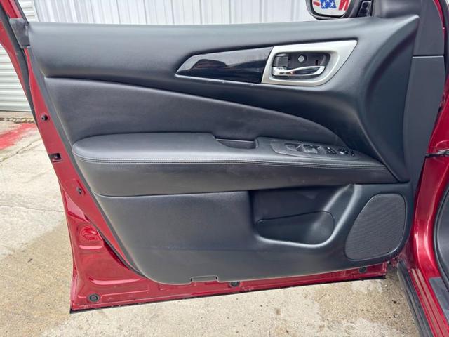 Photo of 2018 Scarlet Ember Nissan Pathfinder