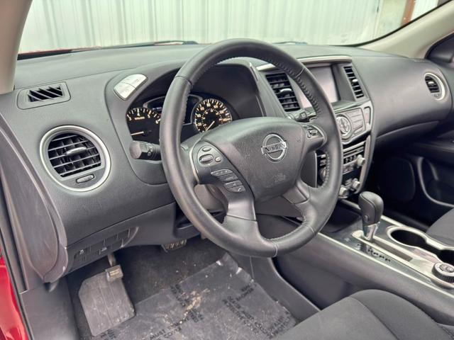 Photo of 2018 Scarlet Ember Nissan Pathfinder