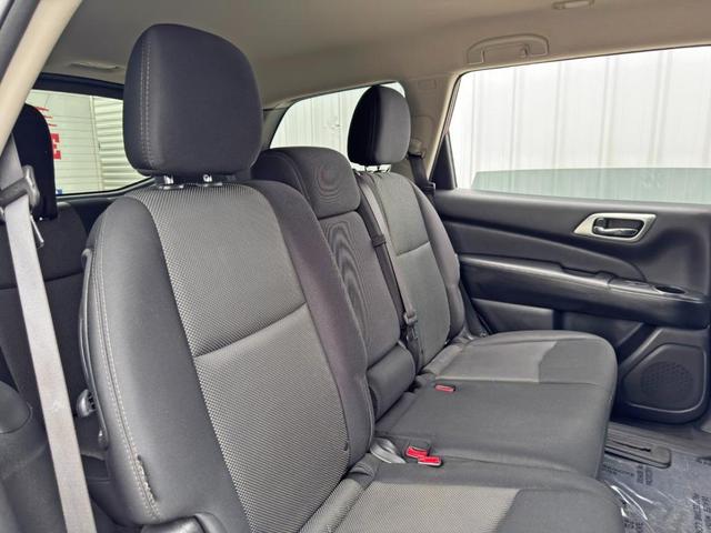 Photo of 2018 Scarlet Ember Nissan Pathfinder