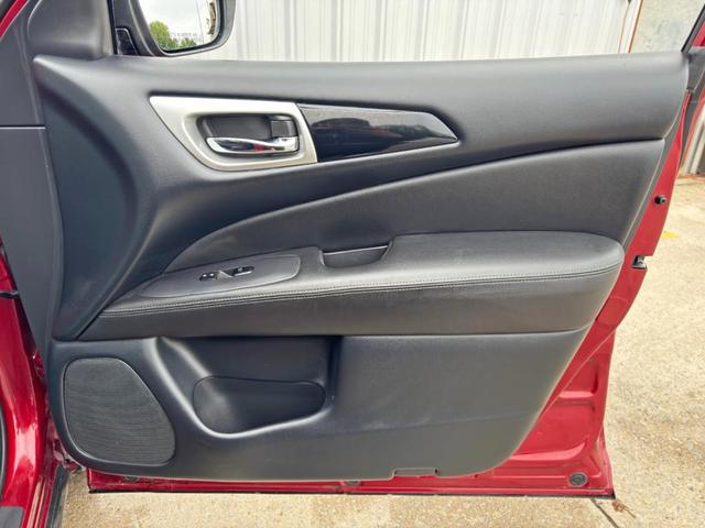 Photo of 2018 Scarlet Ember Nissan Pathfinder