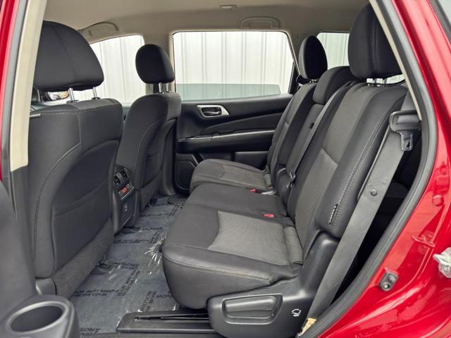 Photo of 2018 Scarlet Ember Nissan Pathfinder