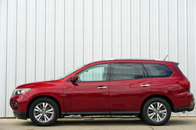 Photo of 2018 Scarlet Ember Nissan Pathfinder