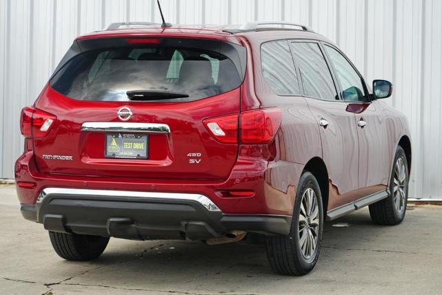 Photo of 2018 Scarlet Ember Nissan Pathfinder