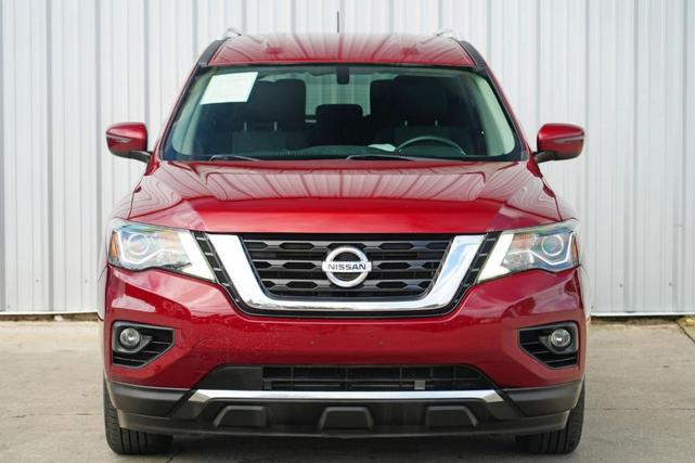 Photo of 2018 Scarlet Ember Nissan Pathfinder