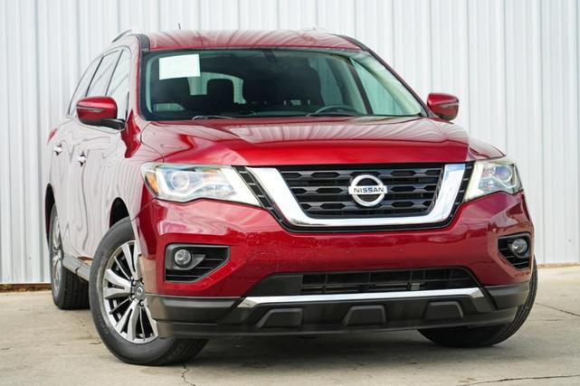 Photo of 2018 Scarlet Ember Nissan Pathfinder