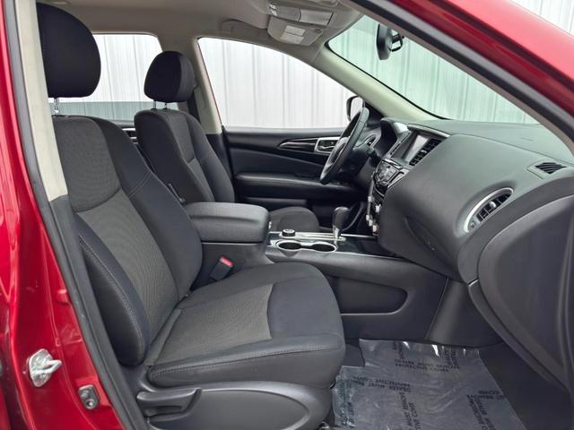 Photo of 2018 Scarlet Ember Nissan Pathfinder