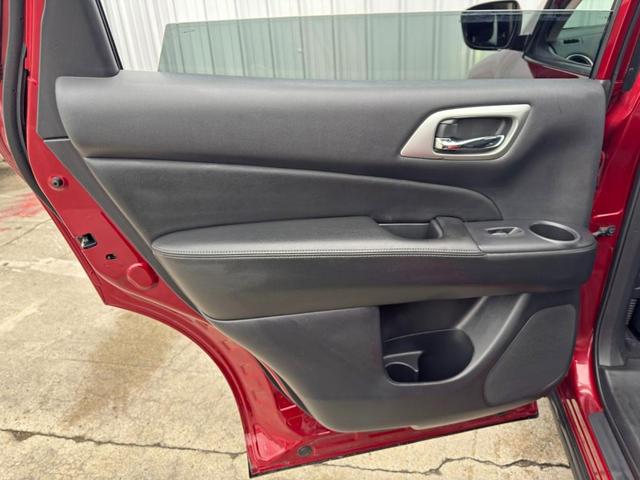 Photo of 2018 Scarlet Ember Nissan Pathfinder