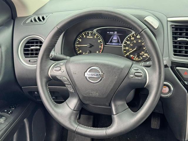 Photo of 2018 Scarlet Ember Nissan Pathfinder