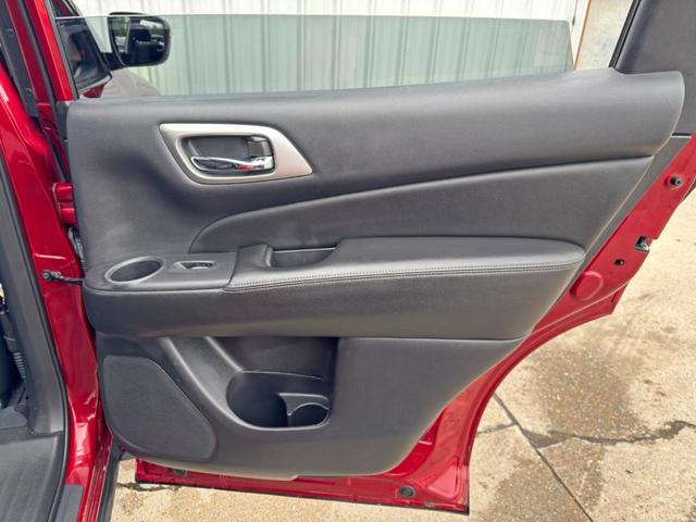 Photo of 2018 Scarlet Ember Nissan Pathfinder
