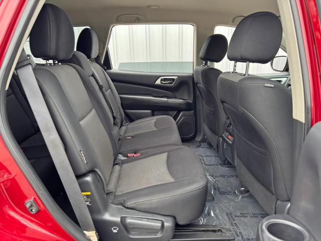 Photo of 2018 Scarlet Ember Nissan Pathfinder