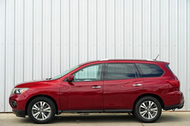 Photo of 2018 Scarlet Ember Nissan Pathfinder