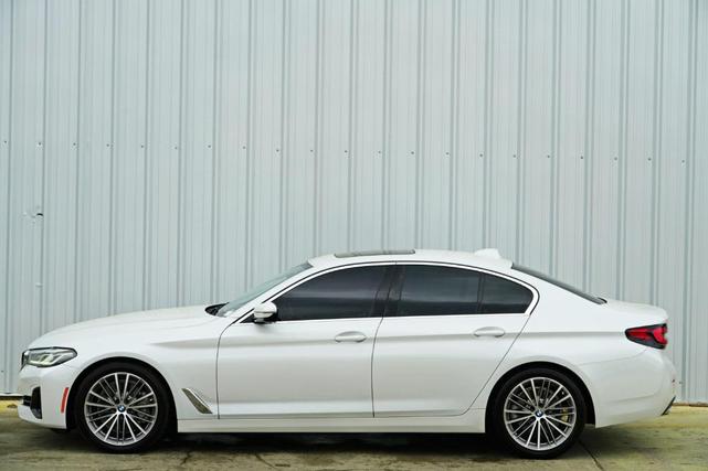 Photo of 2022 Alpine White BMW 530