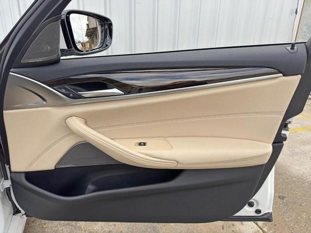 Photo of 2022 Alpine White BMW 530
