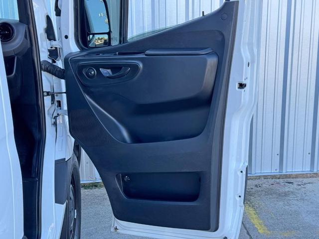 Photo of 2021 Arctic White Mercedes-Benz Sprinter 2500
