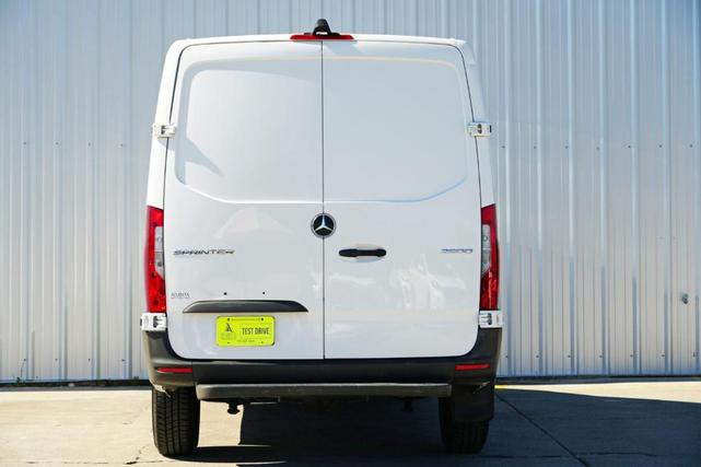 Photo of 2021 Arctic White Mercedes-Benz Sprinter 2500