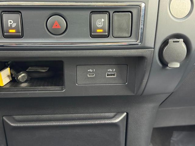 Photo of 2022 Deep Blue Pearl Nissan Titan