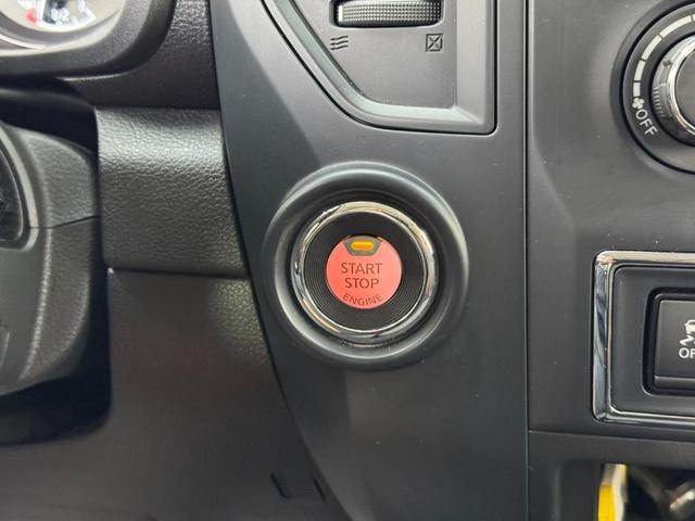 Photo of 2022 Deep Blue Pearl Nissan Titan