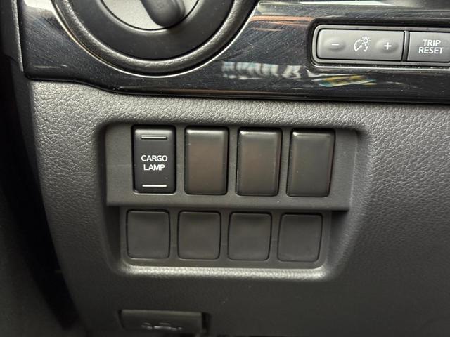 Photo of 2022 Deep Blue Pearl Nissan Titan