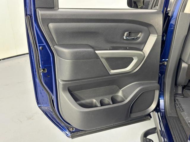 Photo of 2022 Deep Blue Pearl Nissan Titan
