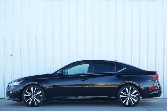 Photo of 2022 Black Nissan Altima