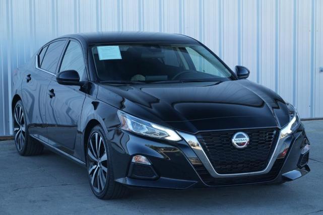 Photo of 2022 Black Nissan Altima