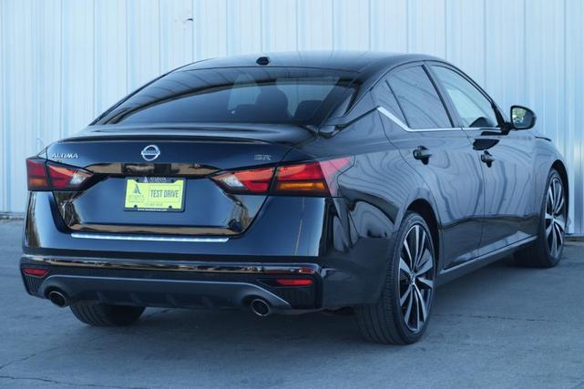 Photo of 2022 Black Nissan Altima