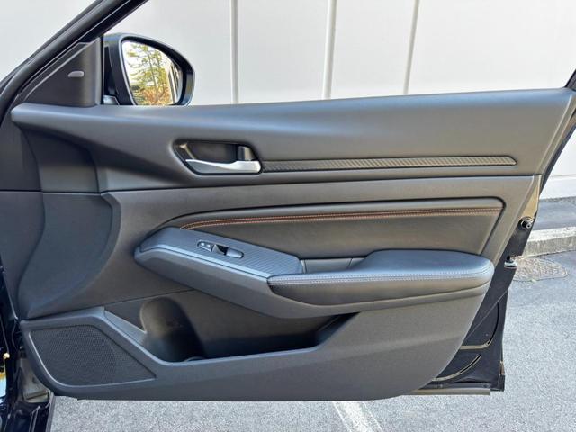 Photo of 2022 Black Nissan Altima
