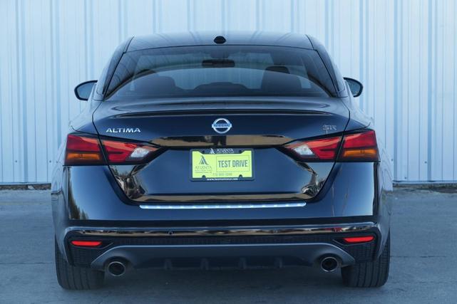 Photo of 2022 Black Nissan Altima