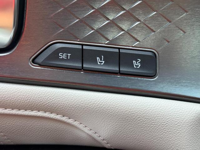 Photo of 2022 Wolf Gray Kia Sorento