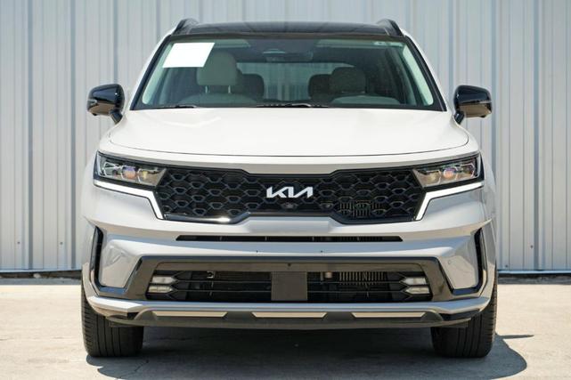 Photo of 2022 Wolf Gray Kia Sorento