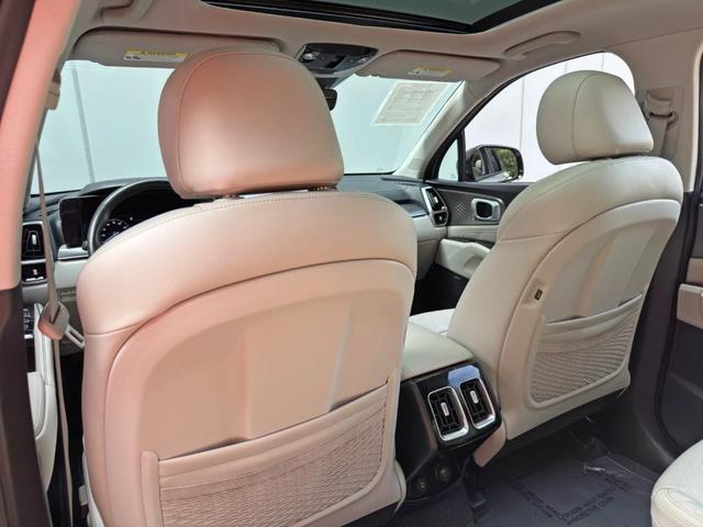 Photo of 2022 Wolf Gray Kia Sorento