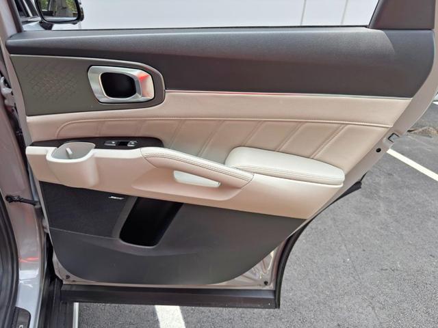 Photo of 2022 Wolf Gray Kia Sorento