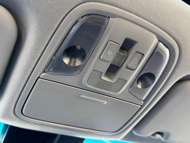 Photo of 2021 Snow White Pearl Kia Niro Plug-In Hybrid