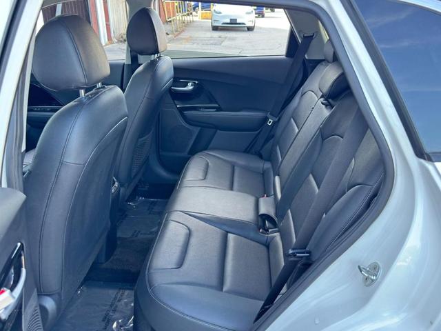 Photo of 2021 Snow White Pearl Kia Niro Plug-In Hybrid