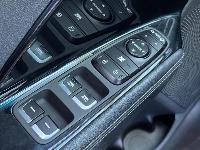 Photo of 2021 Snow White Pearl Kia Niro Plug-In Hybrid