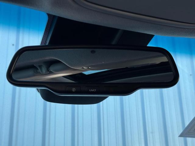 Photo of 2021 Snow White Pearl Kia Niro Plug-In Hybrid