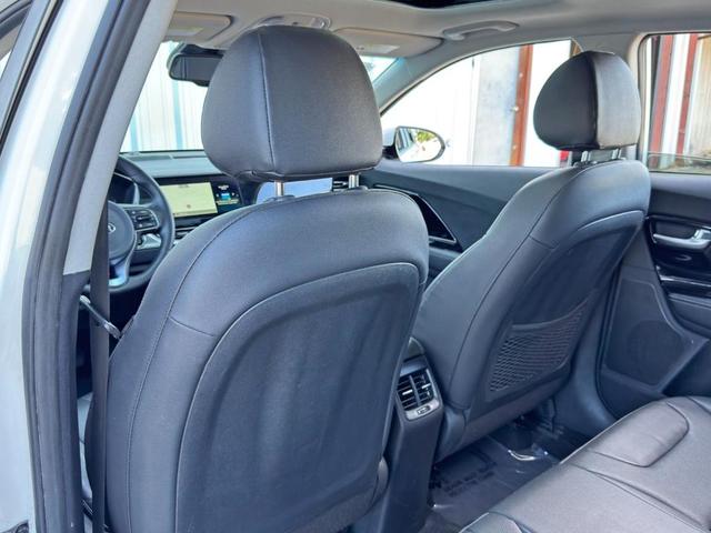 Photo of 2021 Snow White Pearl Kia Niro Plug-In Hybrid