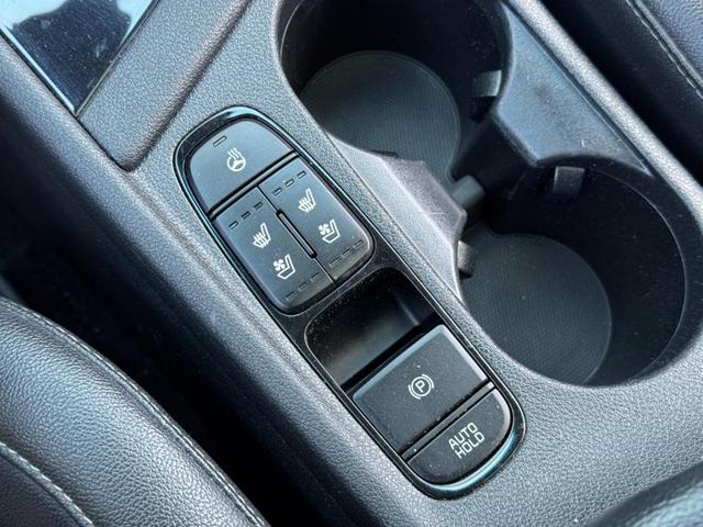 Photo of 2021 Snow White Pearl Kia Niro Plug-In Hybrid