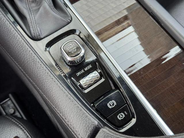 Photo of 2019 Onyx Black Metallic Volvo XC90