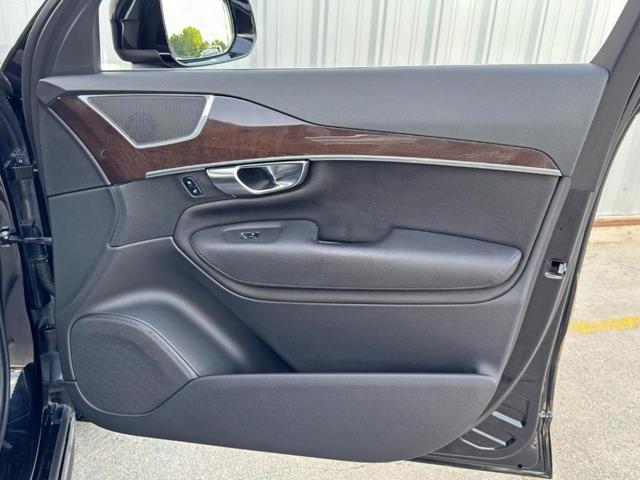 Photo of 2019 Onyx Black Metallic Volvo XC90