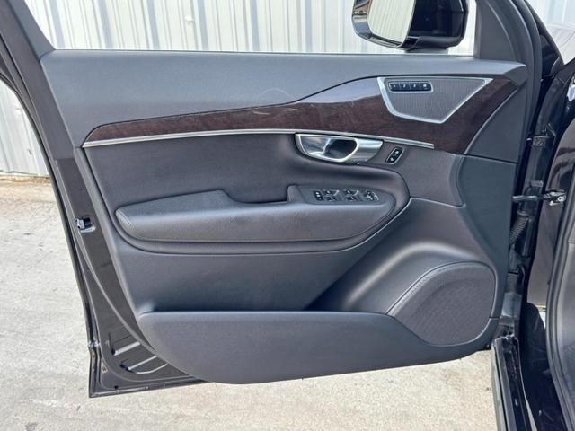 Photo of 2019 Onyx Black Metallic Volvo XC90