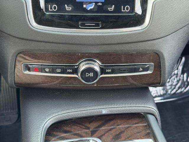 Photo of 2019 Onyx Black Metallic Volvo XC90
