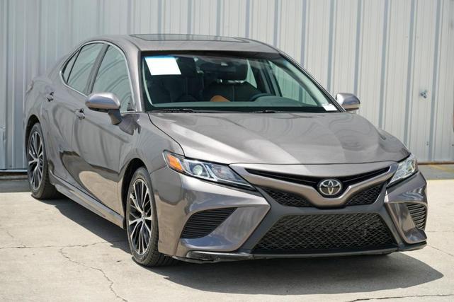 Photo of 2018 Predawn Gray Mica Toyota Camry