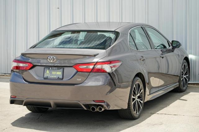 Photo of 2018 Predawn Gray Mica Toyota Camry