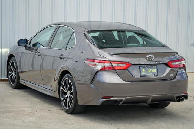 Photo of 2018 Predawn Gray Mica Toyota Camry