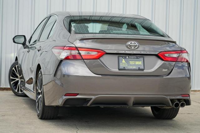 Photo of 2018 Predawn Gray Mica Toyota Camry
