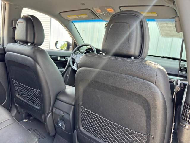 Photo of 2014 Bright Silver Kia Sorento