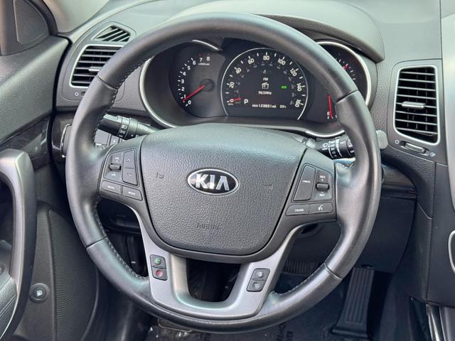 Photo of 2014 Bright Silver Kia Sorento